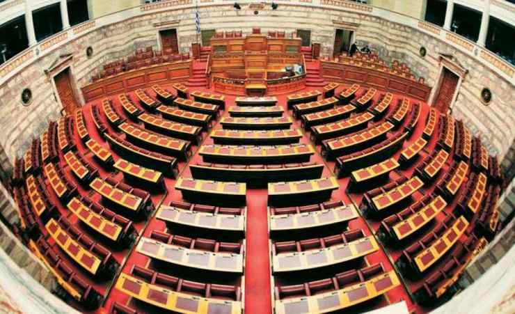 Βουλή: Κατατέθηκε το νομοσχέδιο για τη μη περικοπή των συντάξεων