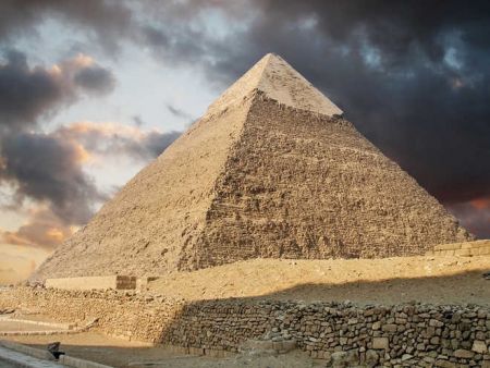 Αίγυπτος: Γυμνό ζευγάρι σκαρφάλωσε στην Πυραμίδα του Χέοπα