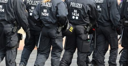Γερμανία: Διευρύνεται ο κύκλος των υπόπτων αστυνομικών για συμμετοχή σε ακροδεξιό πυρήνα στην Έσση