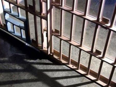Κρατούμενος ληστής έκοψε τα κάγκελα και απέδρασε από την Υποδιεύθυνση Ασφαλείας Δυτικής Αττικής