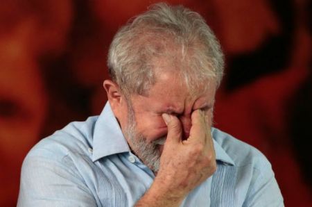 Φρένο στη διαδικασία αποφυλάκισης του Λούλα