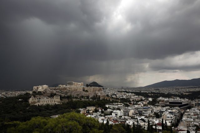 Άντρας έπεσε από την Ακρόπολη