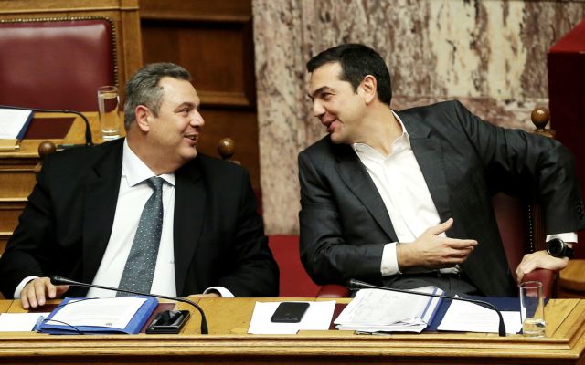 Το «ντέρμπι» είναι στημένο: Παιχνίδια Τσίπρα και Καμμένου στην πλάτη της Δημοκρατίας