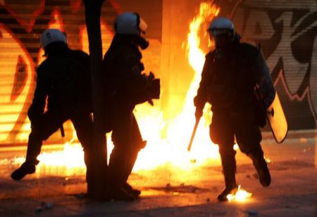 Θεσσαλονίκη: Επίθεση με βόμβες μολότοφ