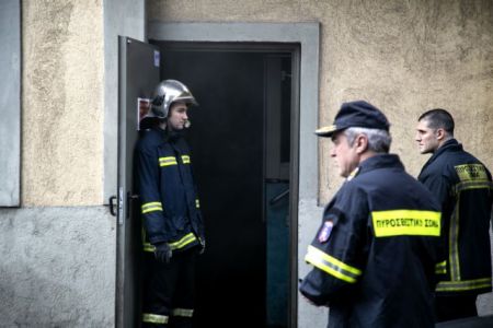 Ένας νεκρός από πυρκαγιά σε μονοκατοικία στην Αρτέμιδα