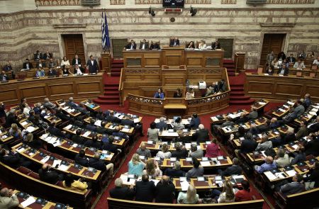 Ψηφίστηκε η ρύθμιση για την πρώτη κατοικία με αυξημένη πλειοψηφία ΣΥΡΙΖΑ, ΝΔ, Ε.Κ