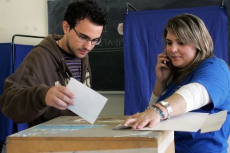 Φοιτητικές εκλογές: Αντιεξουσιαστές με καδρόνια στο Πάντειο