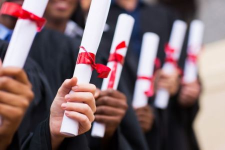 Τέλος στην ομηρία  αποφοίτων ιδιωτικών κολεγίων και ξένων πανεπιστημίων