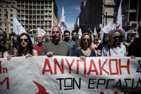 Στην πορεία για την Εργατική Πρωτομαγιά ο Γιάνης Βαρουφάκης