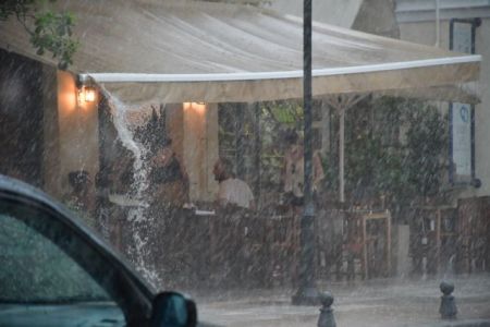 Αττική: Η βροχόπτωση έφερε κυκλοφοριακά προβλήματα