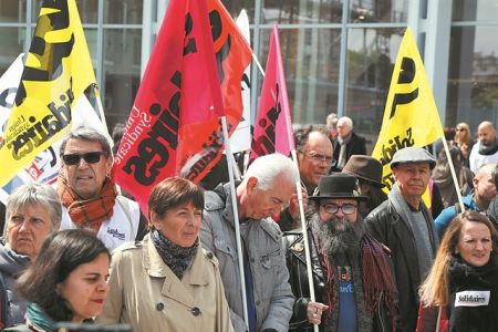 Στο εδώλιο για την «τριετία των αυτοκτονιών»