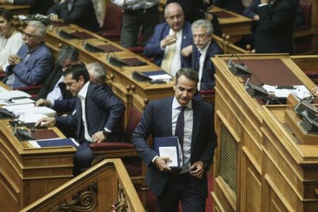 Σε προεκλογικό πυρετό τα κομματικά επιτελεία Νέας Δημοκρατίας – ΣΥΡΙΖΑ