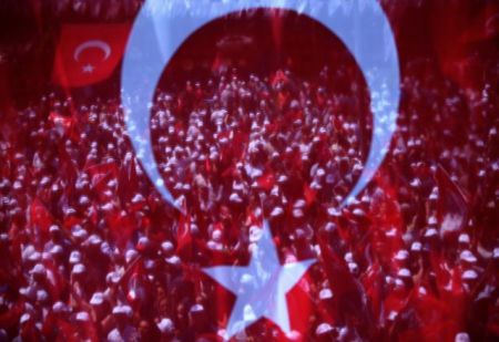 Παραληρούν οι τούρκοι εθνικιστές: Ο Τσίπρας θα πεταχτεί στη θάλασσα όπως οι παππούδες του