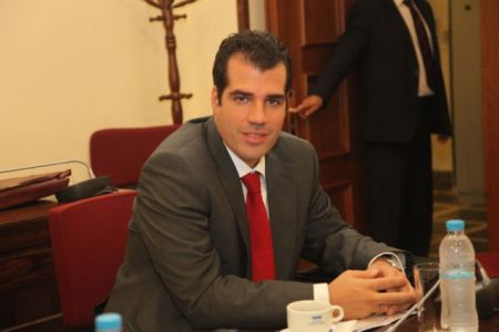 Θάνος Πλεύρης : Η λαβωμένη μεσαία τάξη στο επίκεντρο της πολιτικής μας