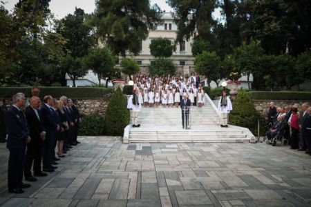 Πολιτικός πολιτισμός και στο Κιόσκι του Προεδρικού – Οσα έγιναν μπροστά και πίσω από τις κάμερες