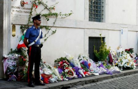Χιλιάδες Ρωμαίοι θρήνησαν τον αστυνομικό που σκότωσαν δύο αμερικανοί τουρίστες