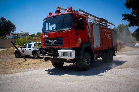 Μαίνεται η πυρκαγιά στην περιοχή των Φαρσάλων