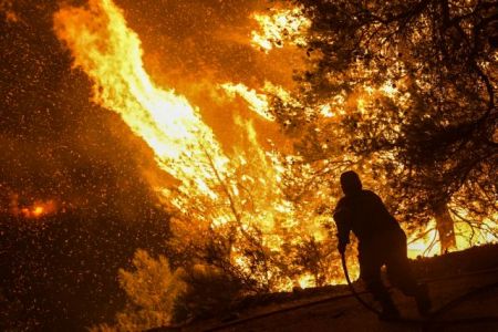 Ολονύχτια μάχη με τις φλόγες στην Εύβοια -Το σχέδιο της Πυροσβεστικής για τον πύρινο εφιάλτη