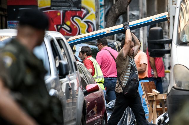 Επιχείρηση στα Εξάρχεια : 143 αλλοδαποί στα υπό κατάληψη κτίρια – 3 προσαγωγές [εικόνες]