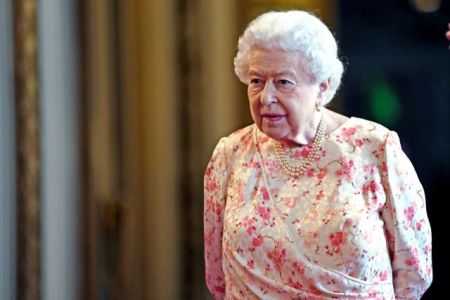 Βασίλισσα Ελισάβετ: Βυθίζει τη Βρετανία στη πολιτική κρίση