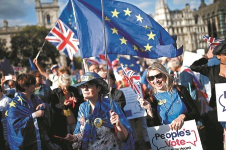 Το No Deal στήνει κάλπες στη Βρετανία
