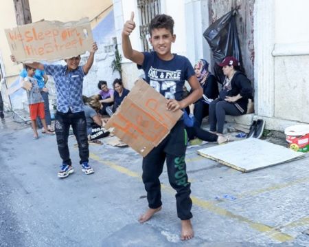 Σύμη : Πάνω από 500 πρόσφυγες – μετανάστες αποχωρούν από το νησί