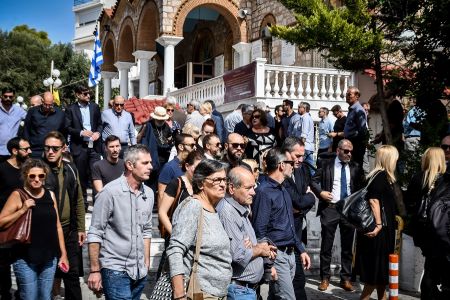 Κώστας Καίσαρης : Ποιοι βρέθηκαν στο τελευταίο «αντίο»