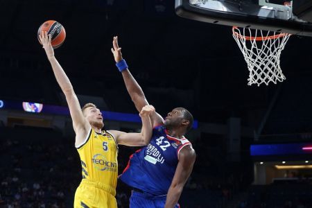 Euroleague : Στην παράταση η Εφές έκαμψε την Άλμπα Βερολίνου