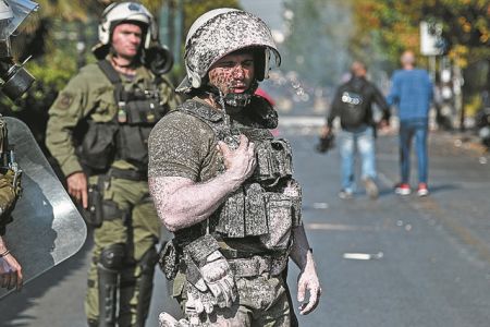 Κοιτούσαν από την καφετέρια τον βανδαλισμό