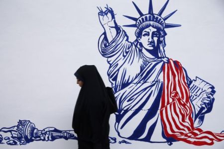 «Θάνατος στην Αμερική» φωνάζουν διαδηλωτές στο Ιράν