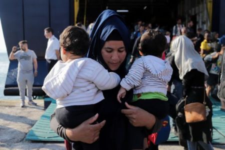 Προσφυγικό : Πονοκέφαλος για το Μαξίμου η ασφυξία στα νησιά και τα ξενοφοβικά μπλόκα