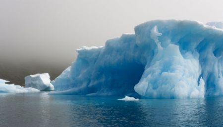 Ο πλανήτης εκπέμπει SOS: Η Γροιλανδία χάνει πάγους 7 φορές πιο γρήγορα από τη δεκαετία του ΄90