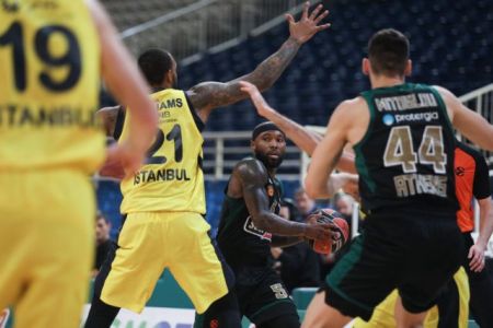 Euroleague: «Ο Ράις έκανε καθαρό φάουλ στον Ντε Κολό»