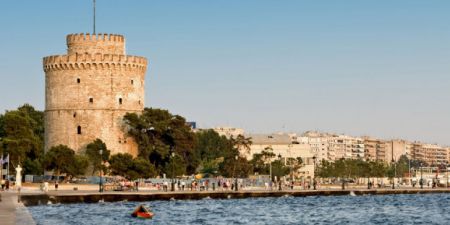Yποπτη βαλίτσα στην παραλιακή οδό της Θεσσαλονίκης – Αποκλείστηκε η περιοχή