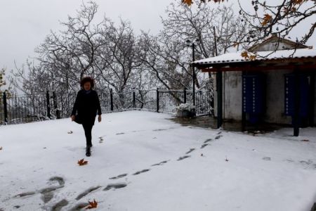 Χριστούγεννα με έντονες χιονοπτώσεις σε πολλές περιοχές της χώρας