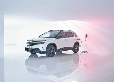 To Citroen C5 Aircross ενδίδει στην plug-in υβριδική τεχνολογία 