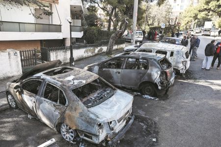 Τα Εξάρχεια πάνε… Ελληνικό!