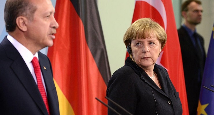 Μέρκελ βλέπει Ερντογάν στην Τουρκία μετά το «χαστούκι» της Bundestag για τη συμφωνία με Λιβύη