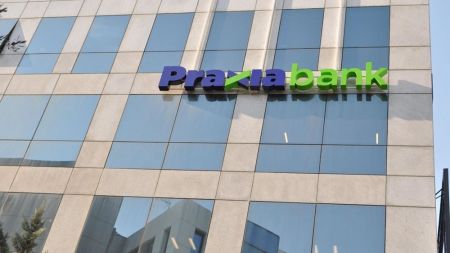 Στην Viva Wallet το σύνολο των μετοχών της Praxia Bank