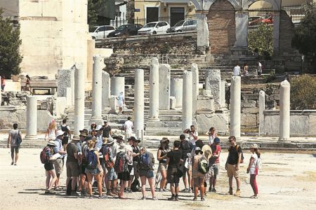 Τουρισμός: Στα 1,18 δισ. ευρώ οι εισπράξεις