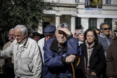 Σβήνουν πρόστιμα σε συνταξιούχους