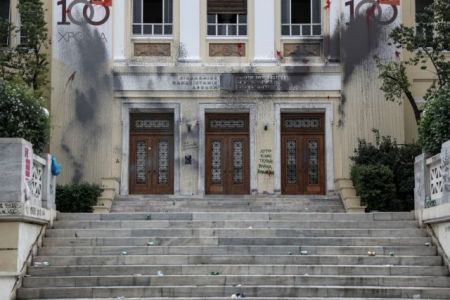 Στήριξη στον ένοπλο αστυνομικό στην ΑΣΟΕΕ από τους συνδικαλιστές της ΕΛ.ΑΣ