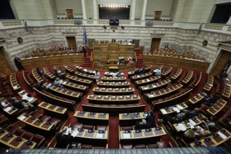 Ασφαλιστικό:  Αντιπαράθεση Βρούτση – Κατρούγκαλου για τις εισφορές μισθωτών και επαγγελματιών