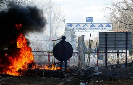 Έβρος: Συμπλοκές προσφύγων και δυνάμεων ασφαλείας στα ελληνοτουρκικά σύνορα