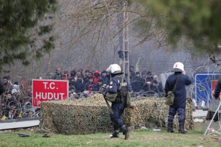 Νέα επεισόδια στον Έβρο – Ενας τραυματίας αστυνομικός