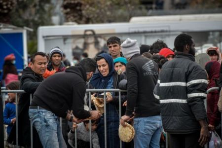 Νέα επεισόδια με πρόσφυγες στο λιμάνι της Μυτιλήνης