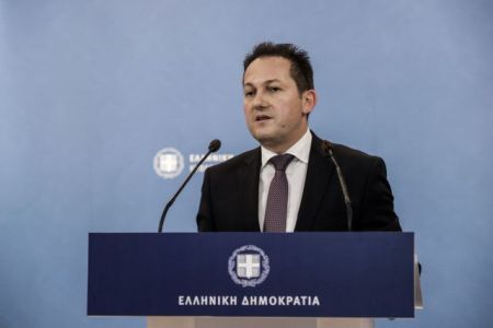 Live η ενημέρωση του κυβερνητικού εκπροσώπου Στέλιου Πέτσα