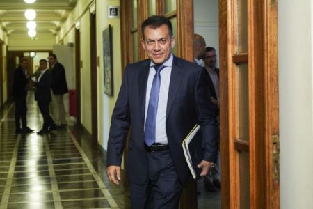 Τρικάκια «Ρουβίκωνα» στο πολικτικό γραφείο του Γιάννη Βρούτση