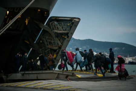 Μηταράκης: Φεύγουν άμεσα από τα νησιά 2.000 πρόσφυγες