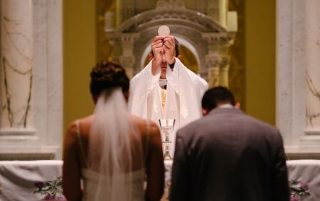 Ιταλία: Σταματάνε γάμοι και κηδείες στις εκκλησίες λόγω κορωνοϊού